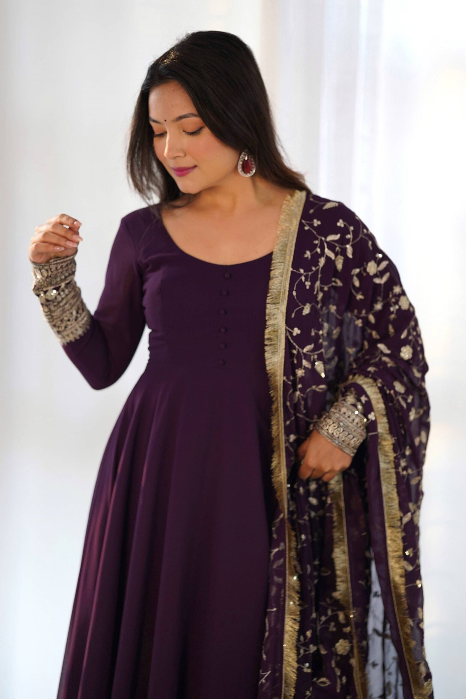 Elegant Wine Georgette Gown Set with Dupatta – Luxurious & Chic Elegant Wine Georgette Gown Set with Dupatta - Luxurious & Chic
